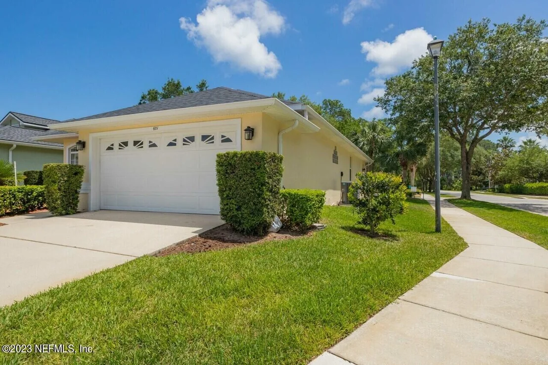 Photo of 601 KNOLLWOOD Lane
