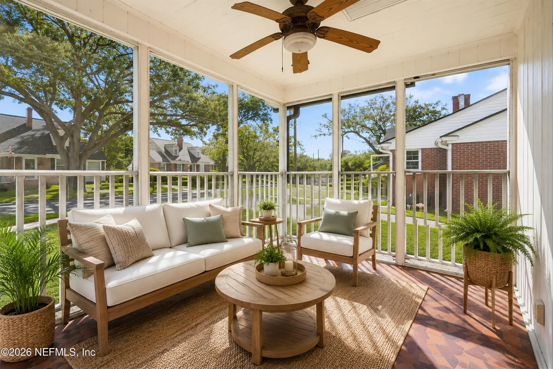 Photo of 1642 PERSHING Road