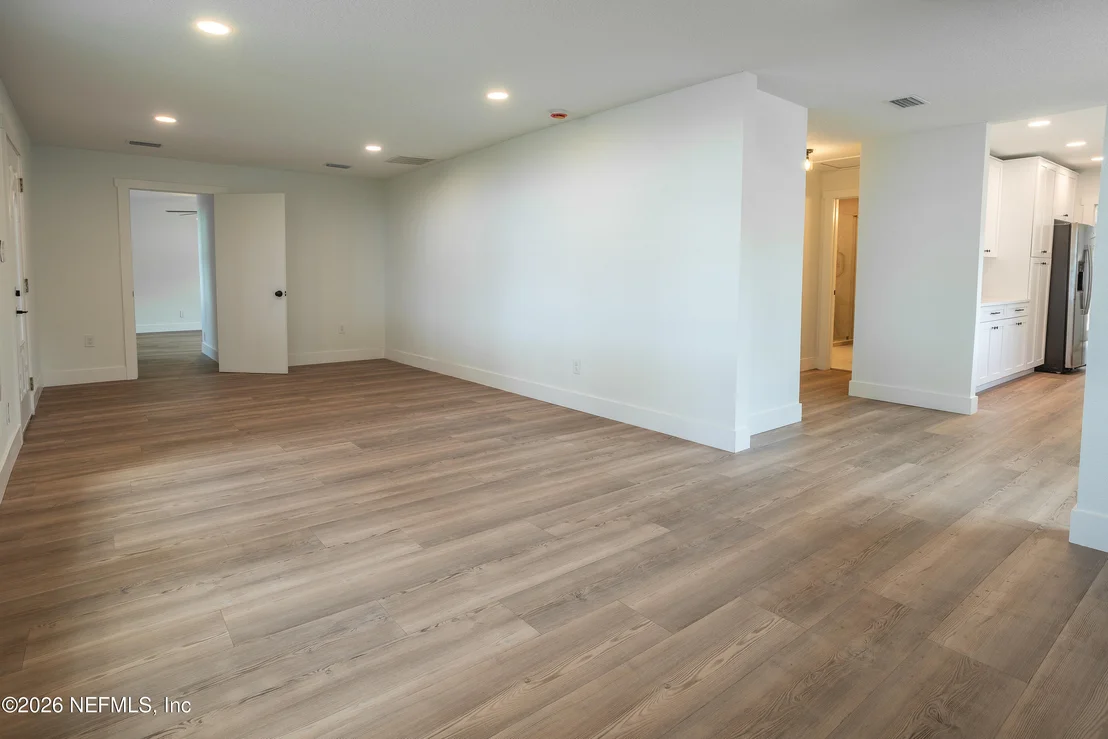 Photo of 1024 RIVER Road