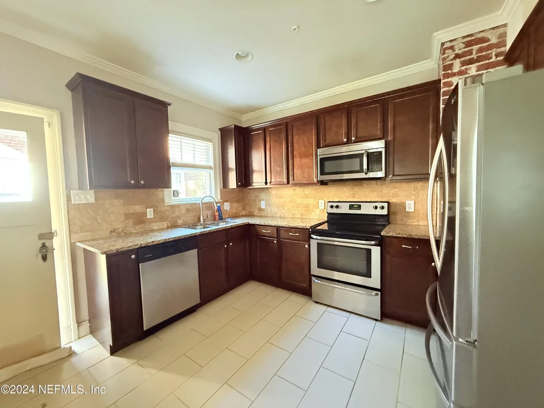 Photo of 4557 RAMONA Boulevard