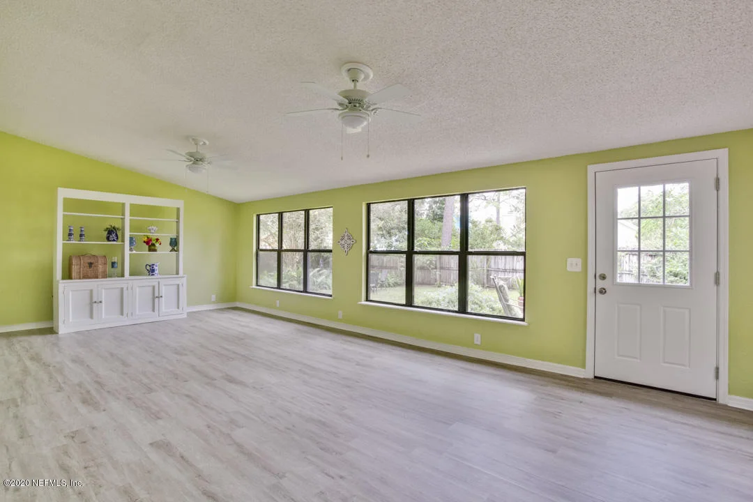 Photo of 2428 OAKVIEW Drive