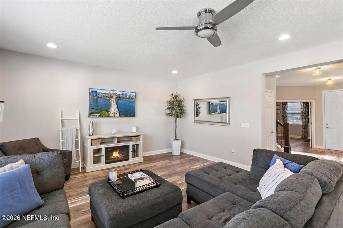Photo of 16001 HUTTON Lane