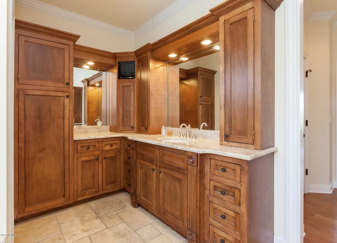 Photo of 548 LE MASTER Drive
