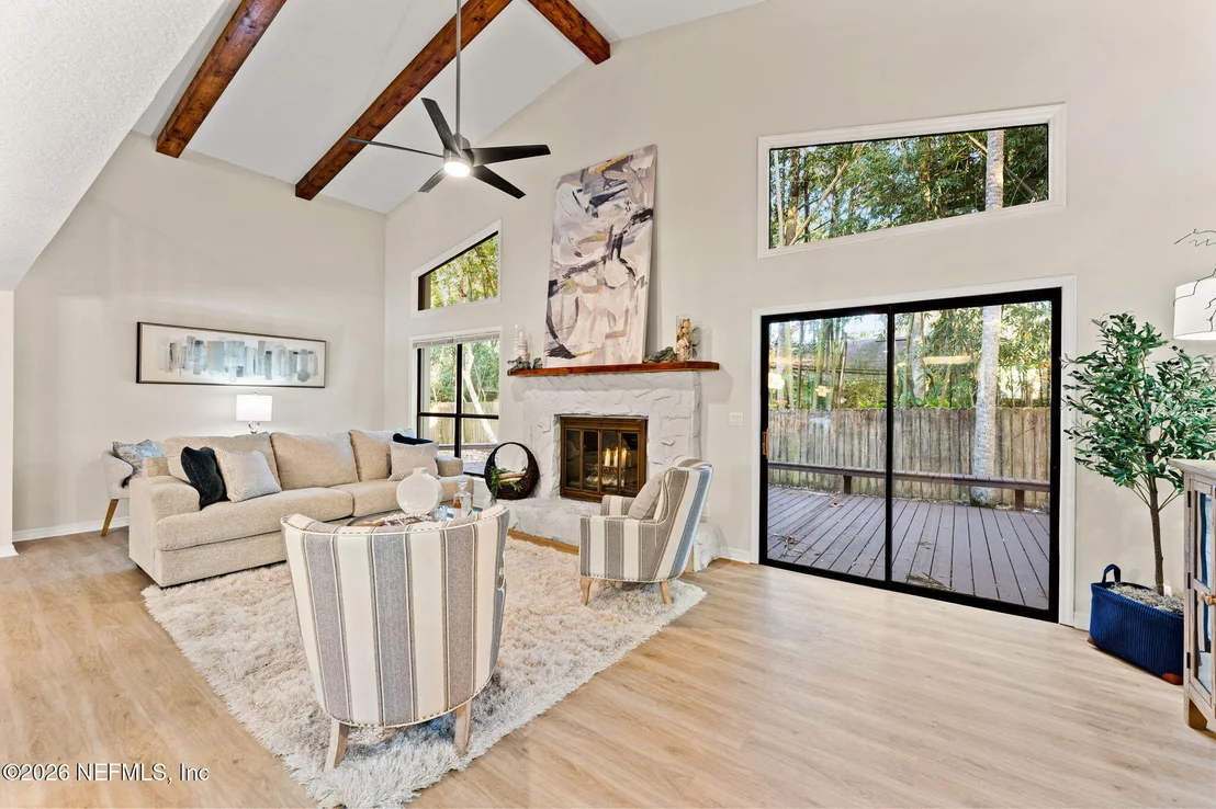 Photo of 1875 LIVE OAK Lane
