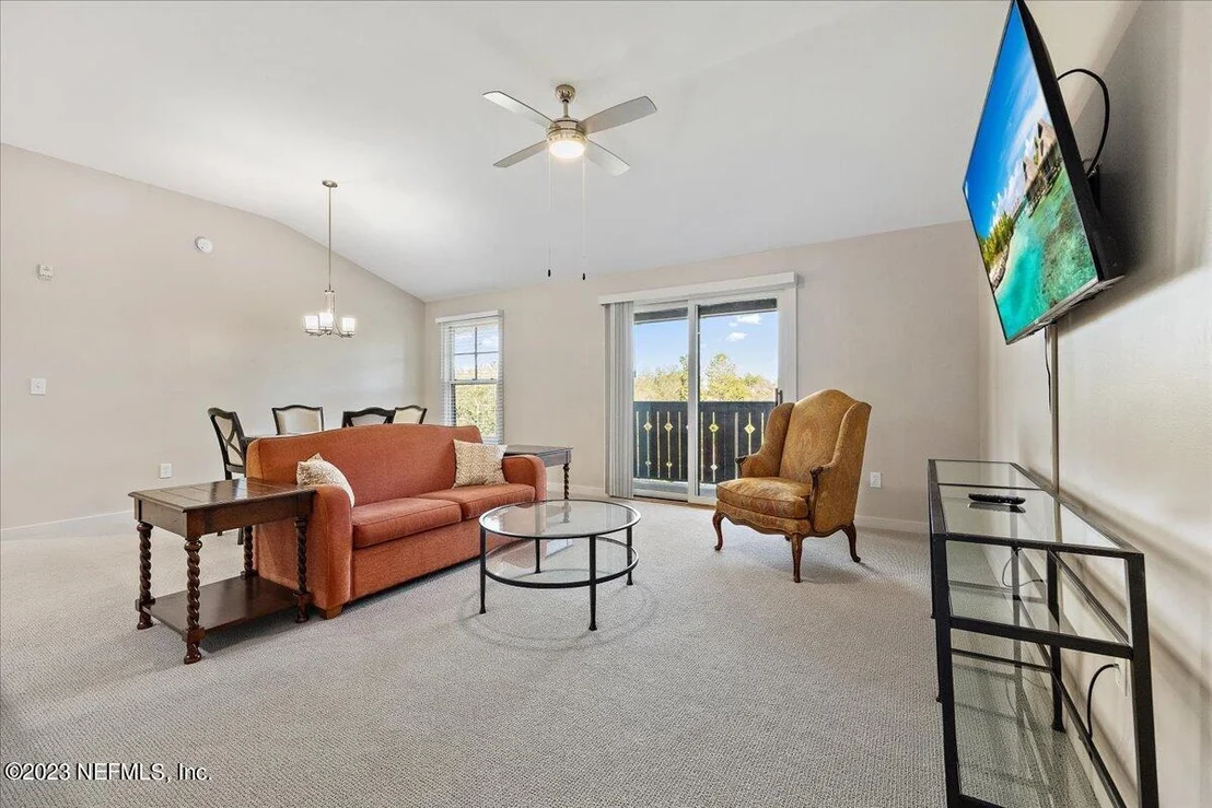 Photo of Unit 302 at 945 REGISTRY Boulevard