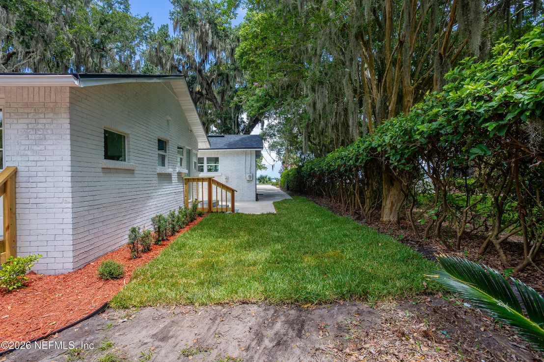 Photo of 1024 RIVER Road
