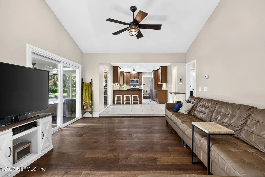 Photo of 8221 FOREST Court