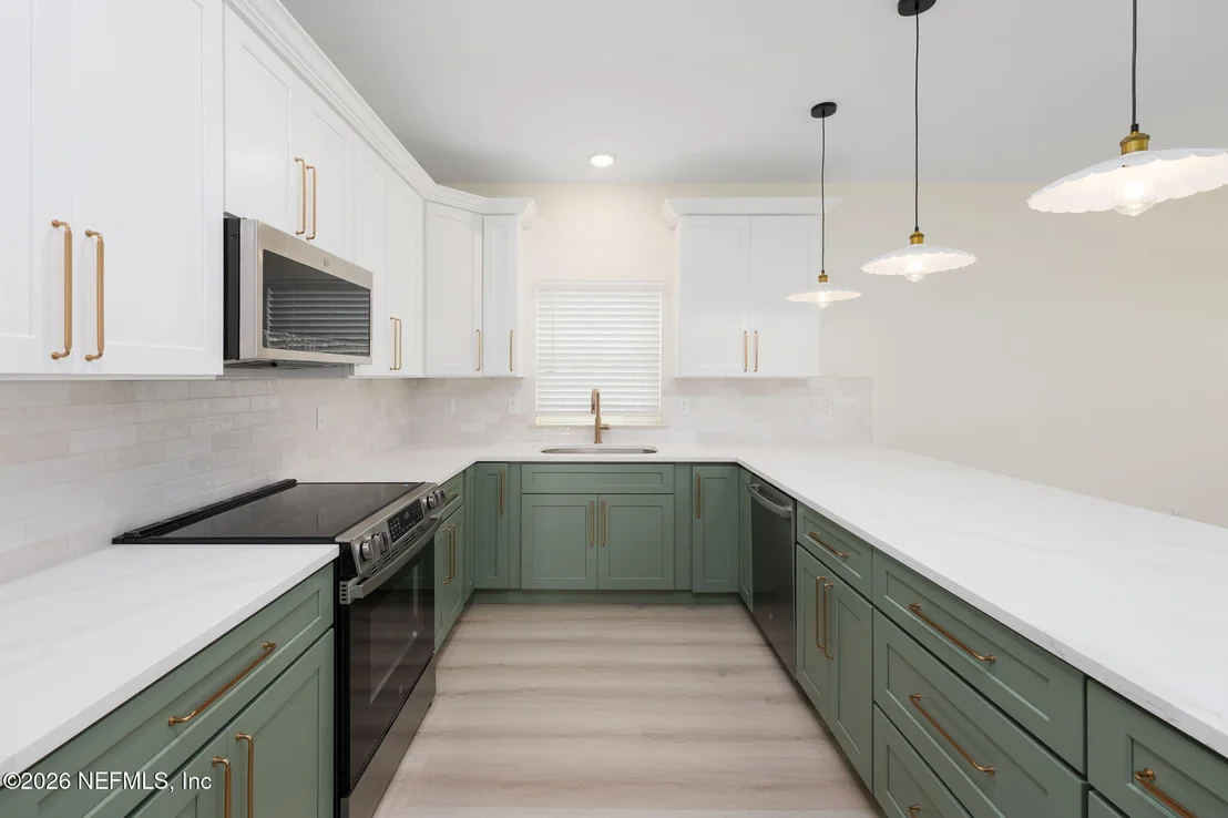 Photo of 716 W 6TH Street