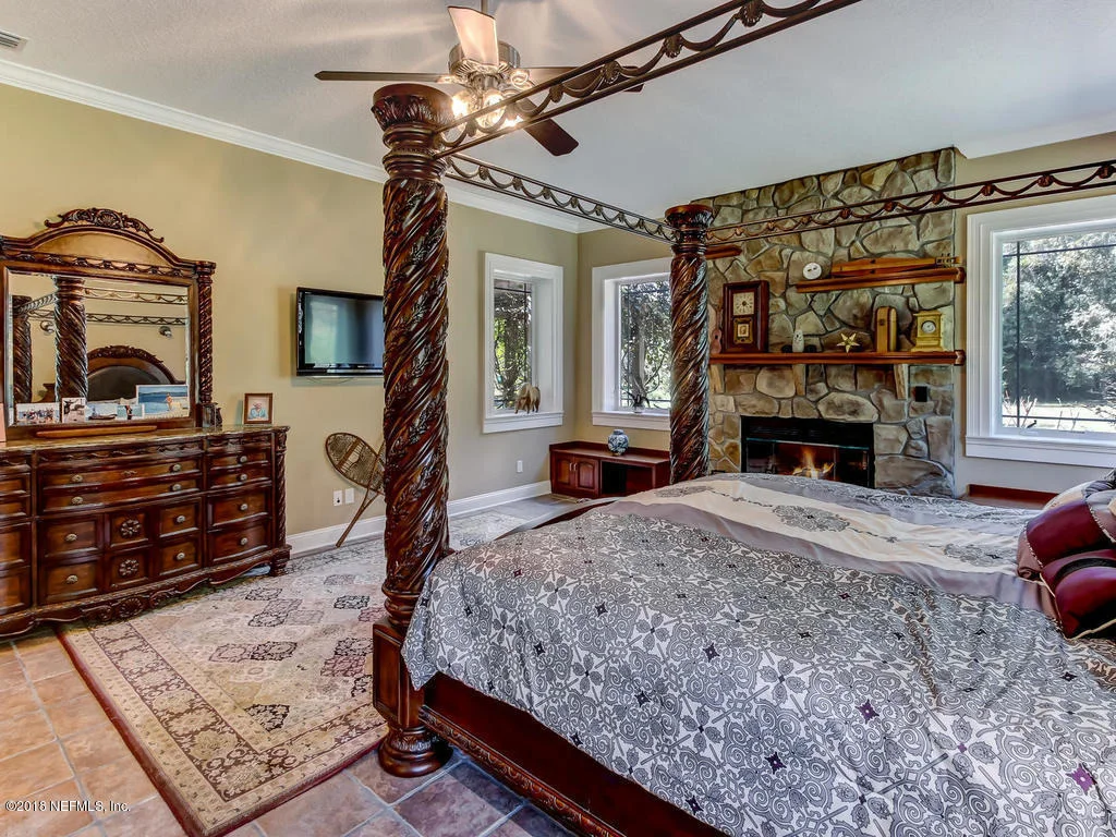 Photo of 595 W RIVER Road