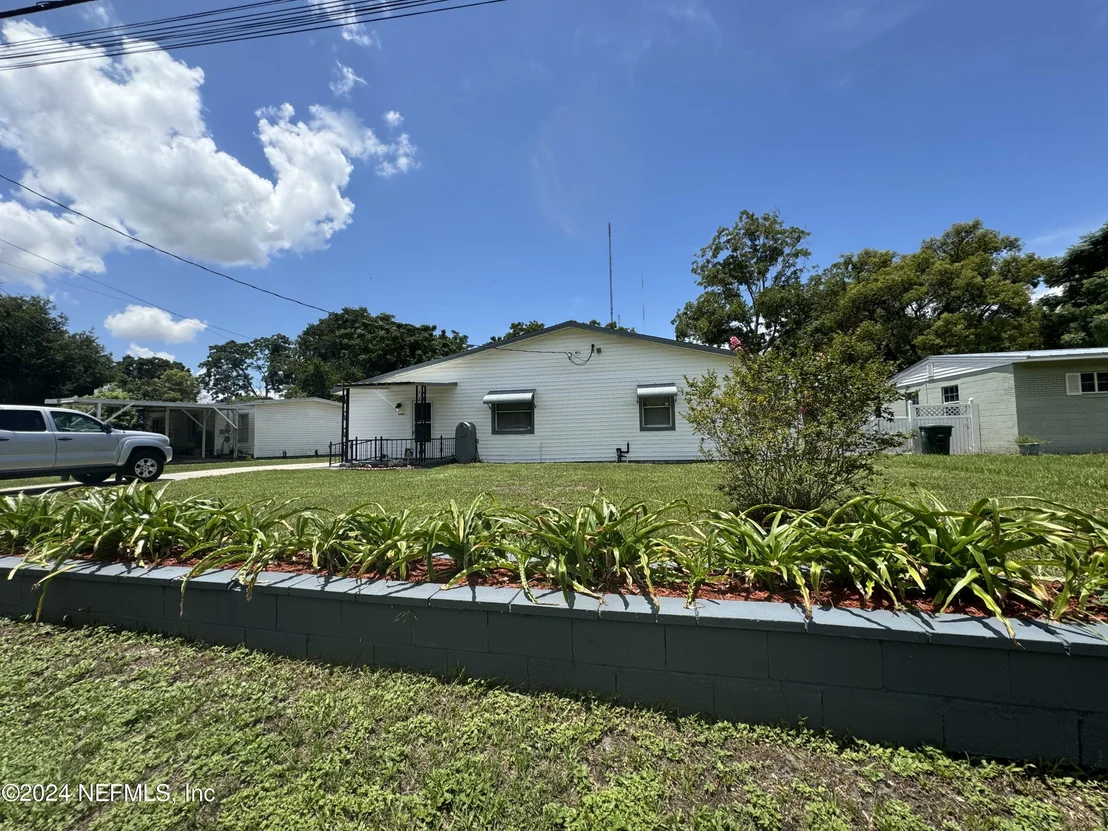 Photo of 3842 RUBY Drive W