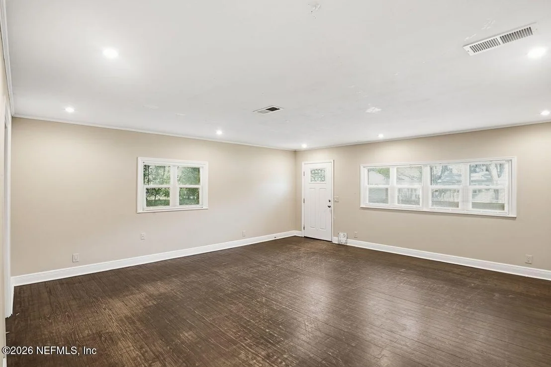 Photo of 8040 HAMMOND Boulevard