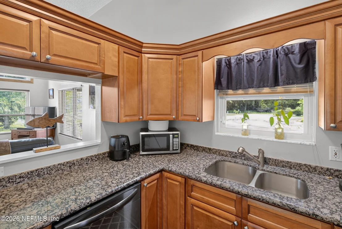 Photo of 5930 ISLAND Road