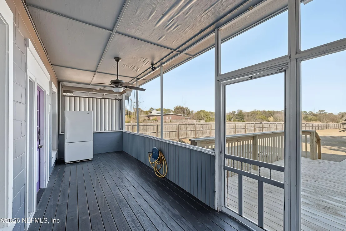 Photo of 1863 LIVE OAK Drive