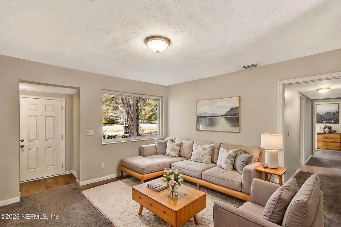 Photo of 8947 SIBBALD Road