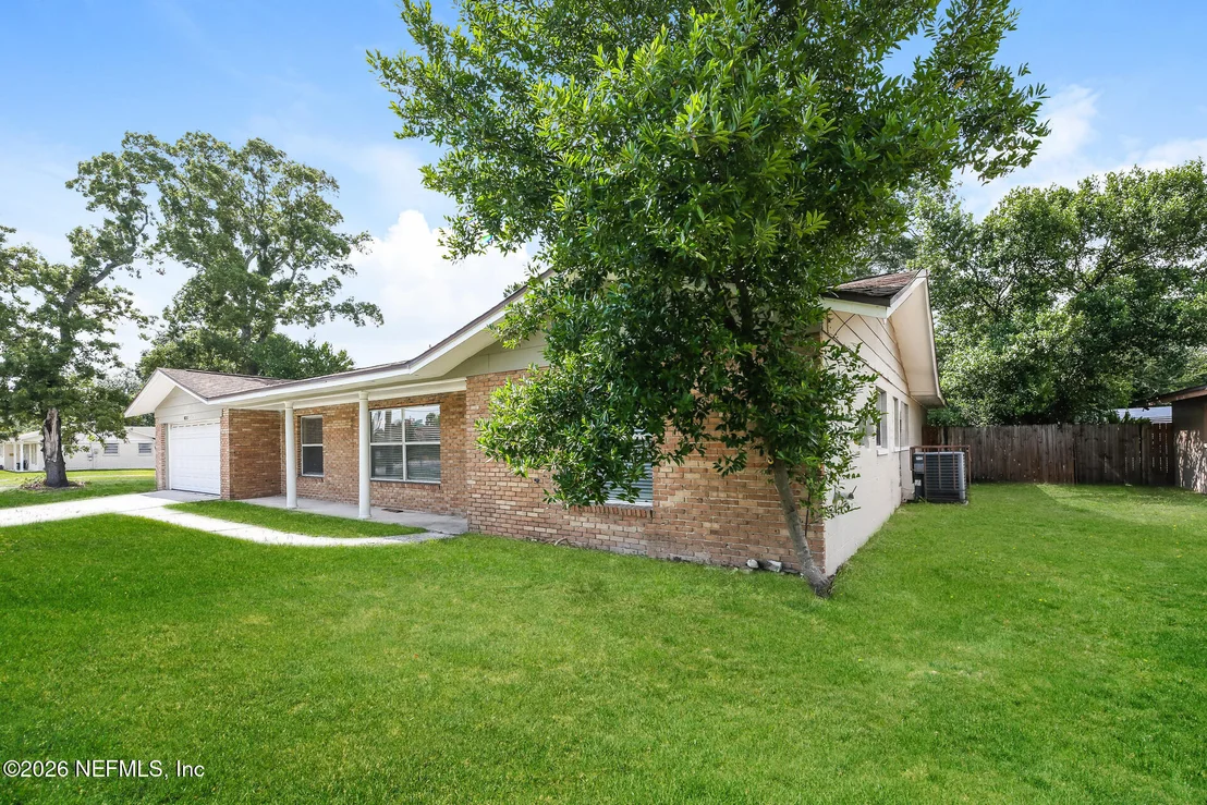 Photo of 8251 VERMANTH Road