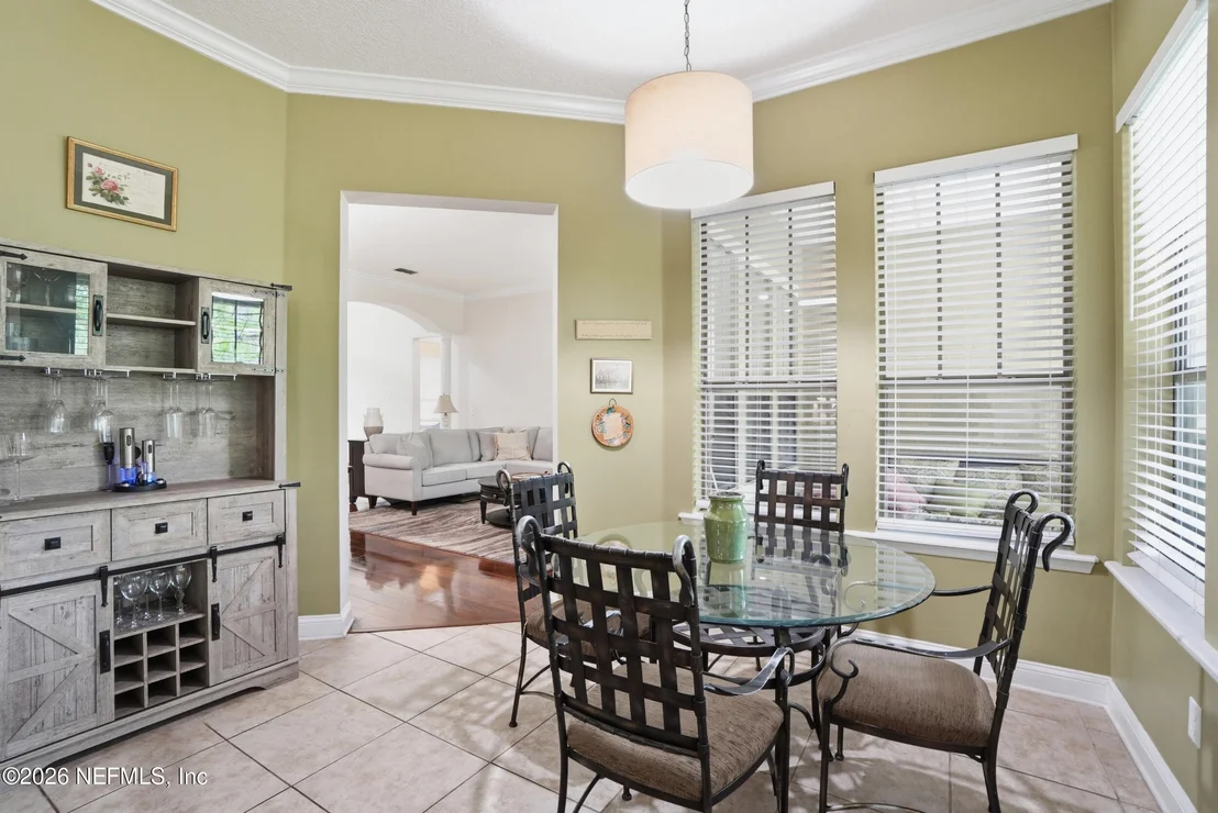 Photo of 907 BROOKHAVEN Drive