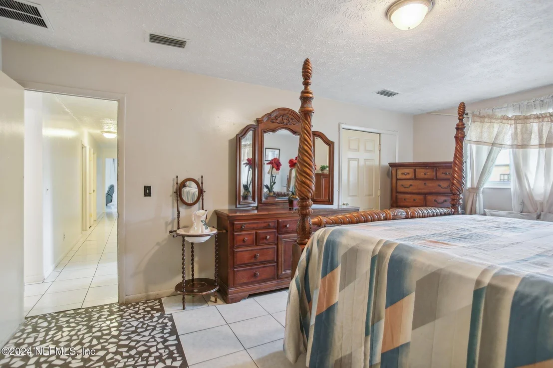 Photo of 5816 MONCRIEF Road