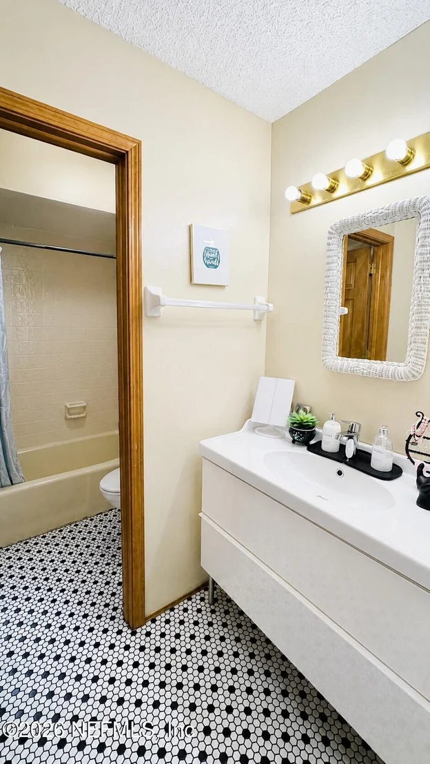 Photo of 3034 NAUTILUS Road