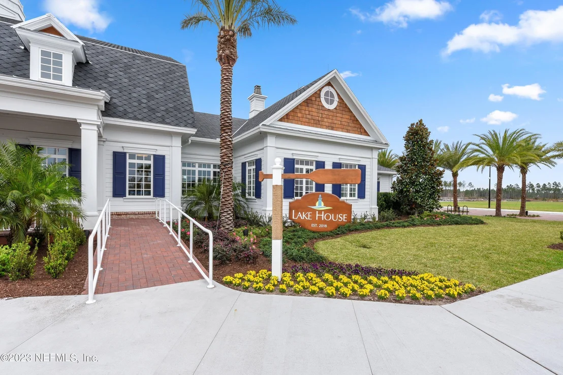 Photo of 162 LOMOND Court