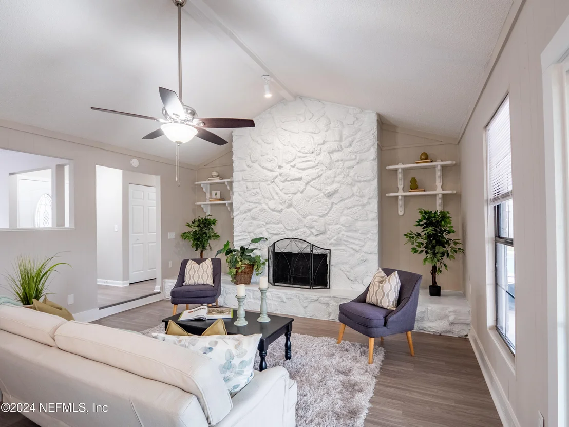 Photo of 8327 POINTER Drive N