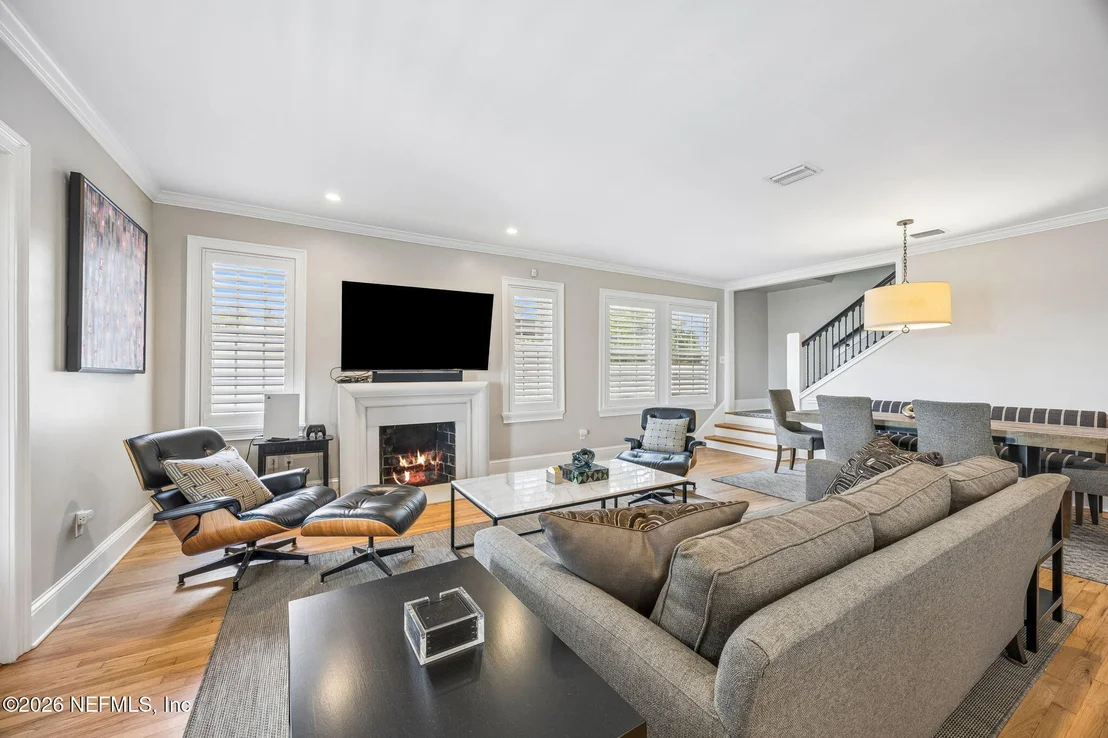 Photo of 1676 RIVER Road