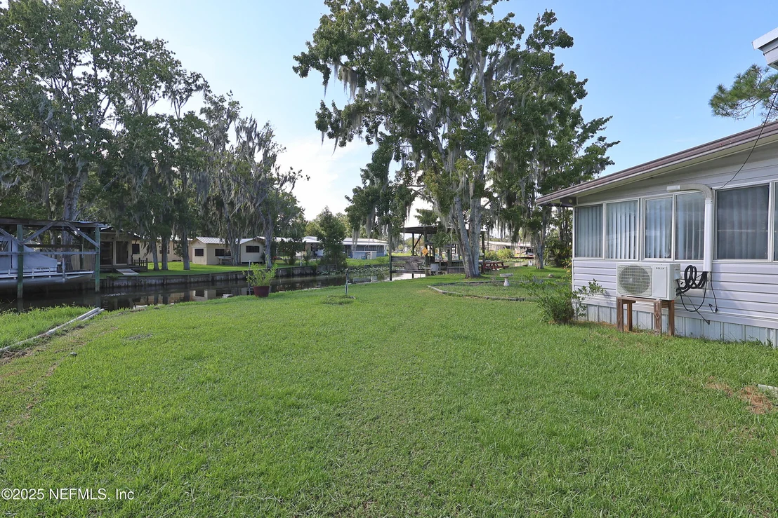Photo of 138 EDGEWATER Road
