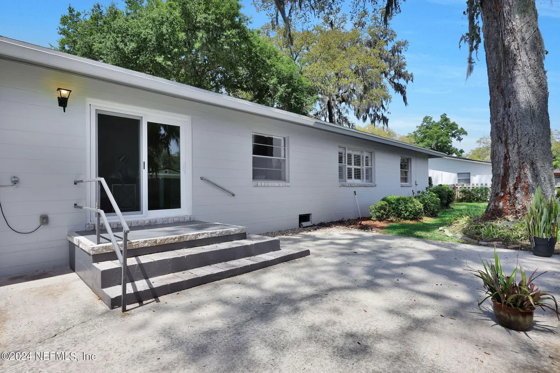 Photo of 2839 CEDARCREST Drive
