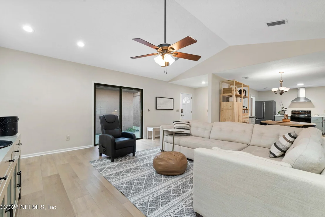 Photo of 1489 SATSUMA Road