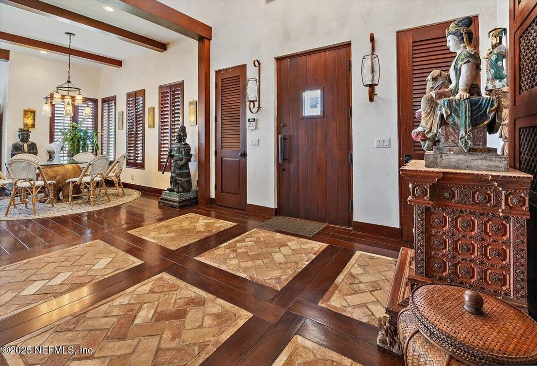 Photo of 1515 BEACH Avenue