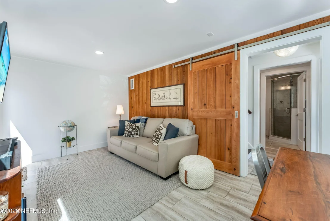 Photo of 1242 BEACH Avenue