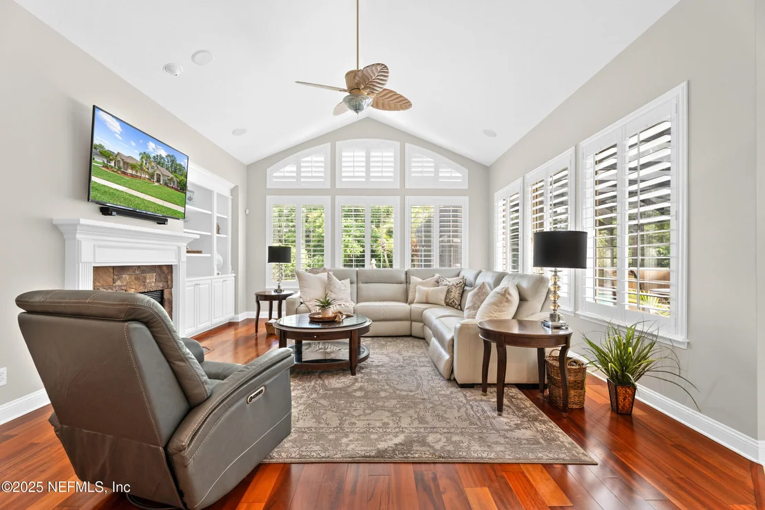 Photo of 389 SUMMERSET Drive