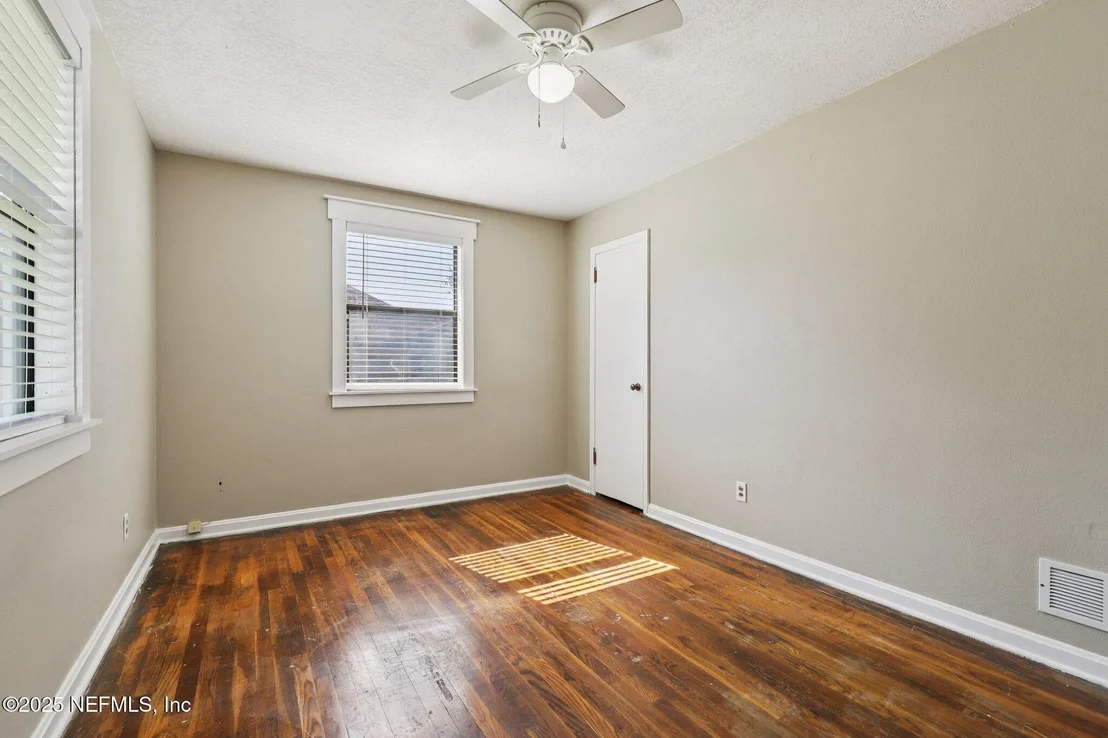 Photo of 2707 MERWYN Road
