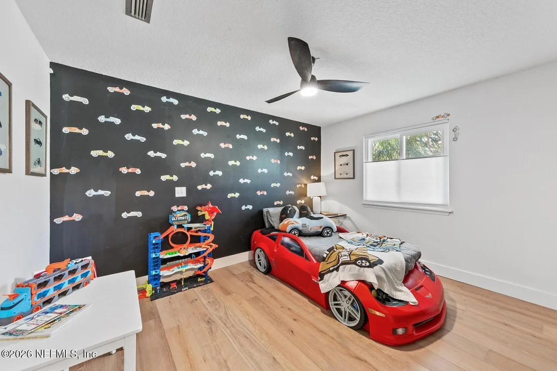 Photo of 1105 KINGS Road