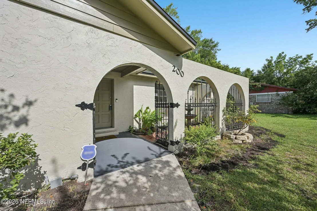 Photo of 200 DEBARRY Avenue