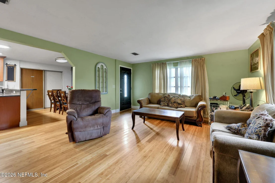 Photo of 1038 HILLOCK Drive E