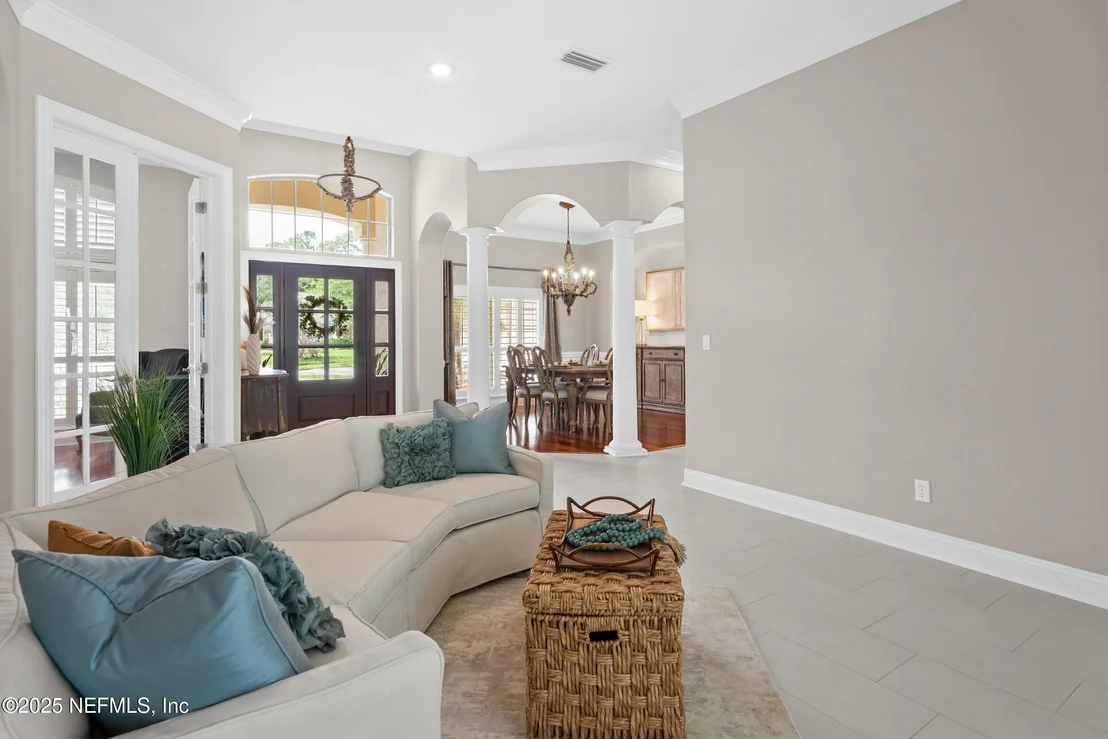 Photo of 389 SUMMERSET Drive