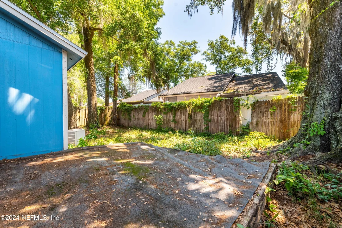 Photo of 255 AQUARIUS Circle W
