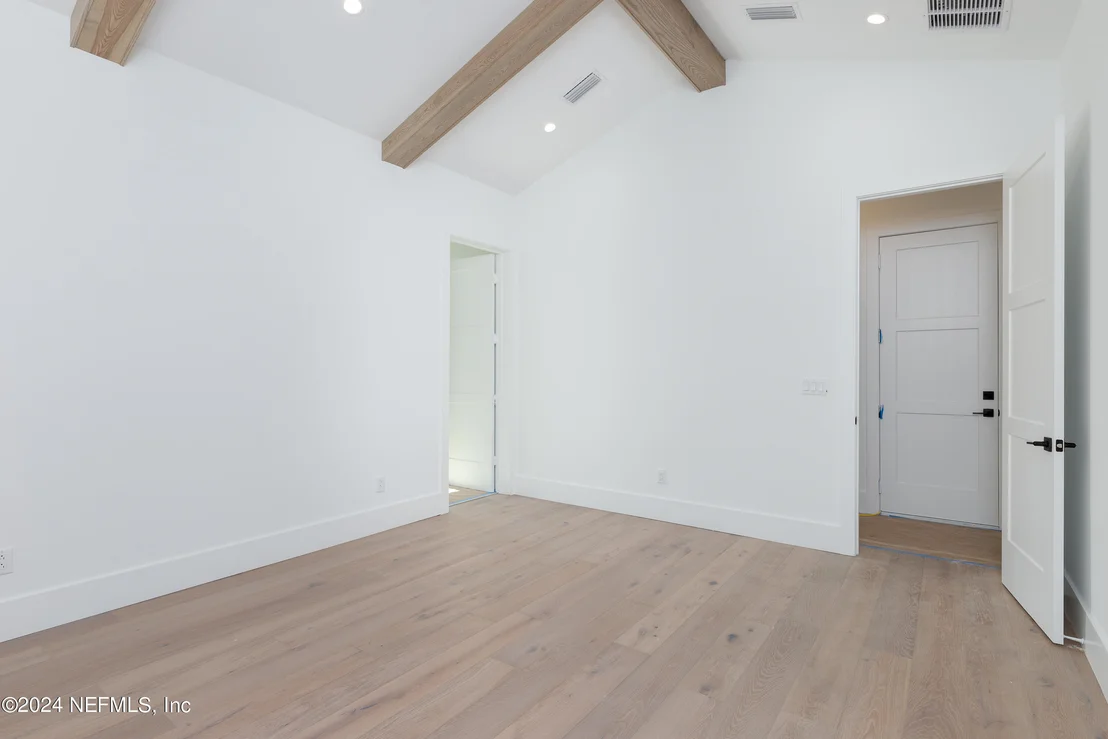 Photo of 372 RIDGEWAY Road