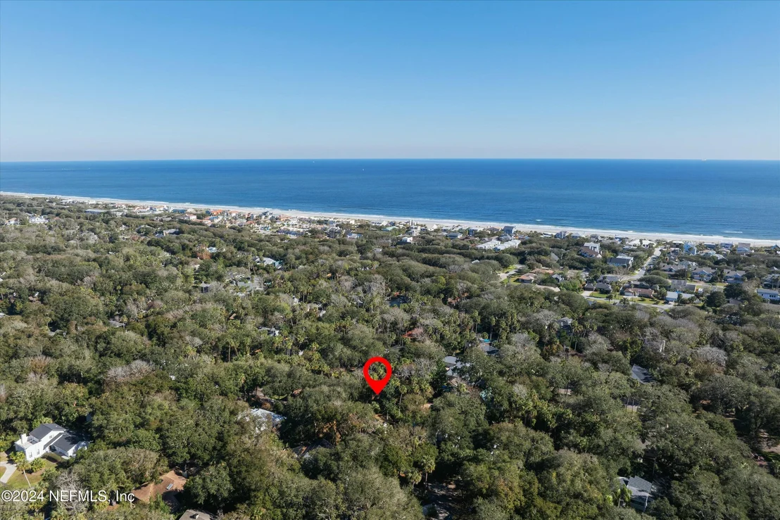 Photo of 1895 LIVE OAK Lane
