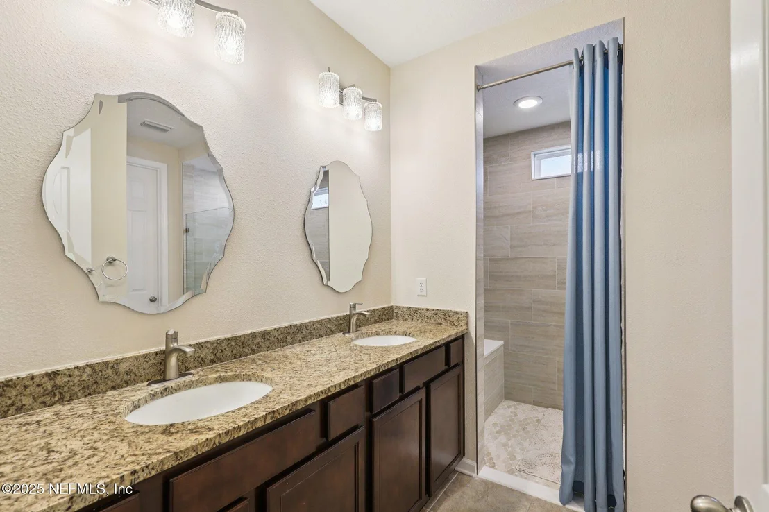 Photo of 261 PALISADE Drive