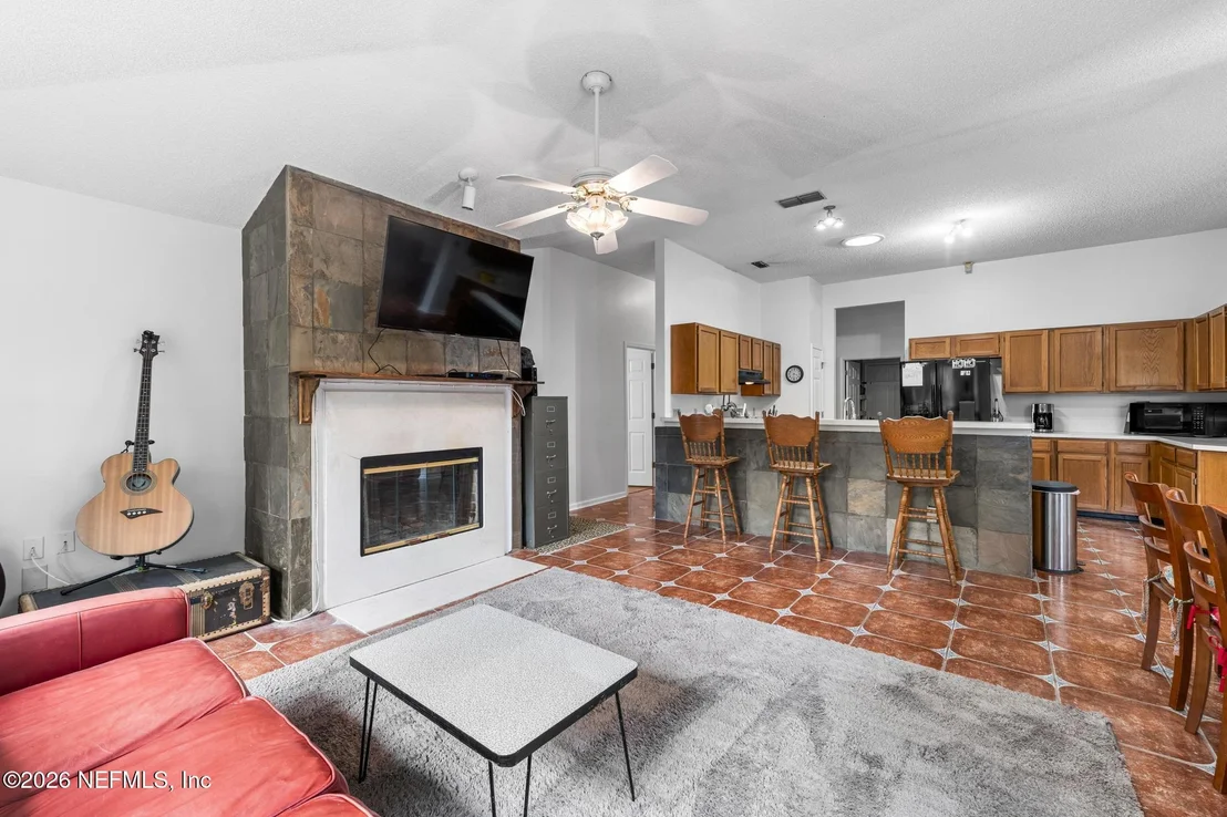 Photo of 4325 APPLE TREE Place