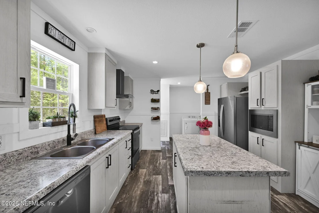 Photo of 540783 LEM TURNER Road