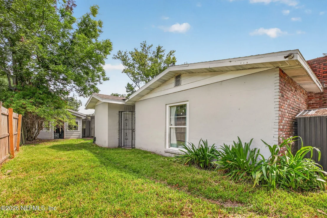 Photo of 1212 CRESTFIELD Road