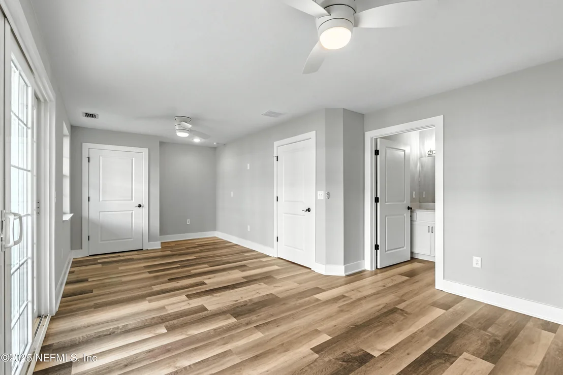 Photo of 15 COMARES Avenue