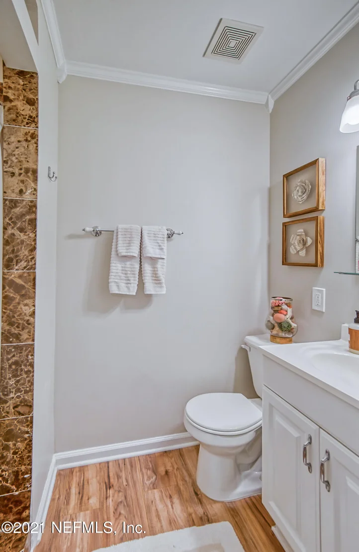 Photo of 412 WHITING Lane