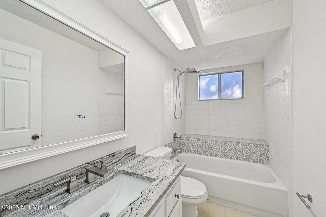 Photo of 208 HONEYSUCKLE Way