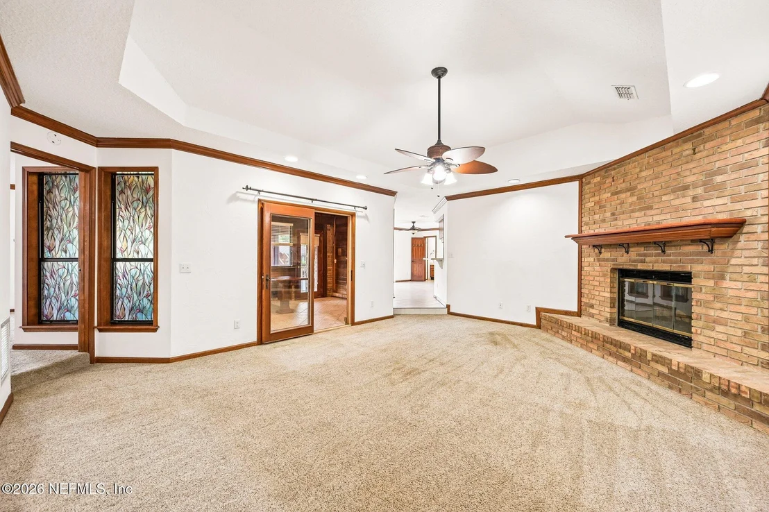 Photo of 331 OAK Drive S