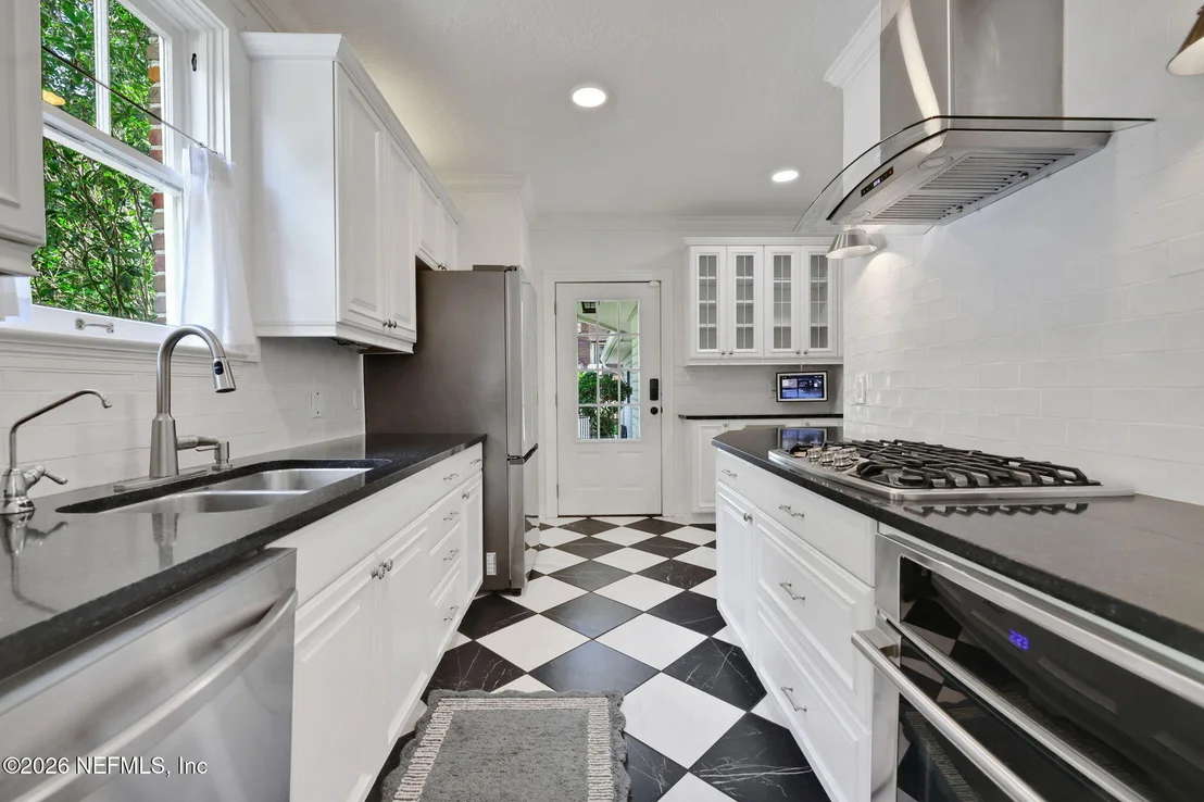 Photo of 1345 TALBOT Avenue