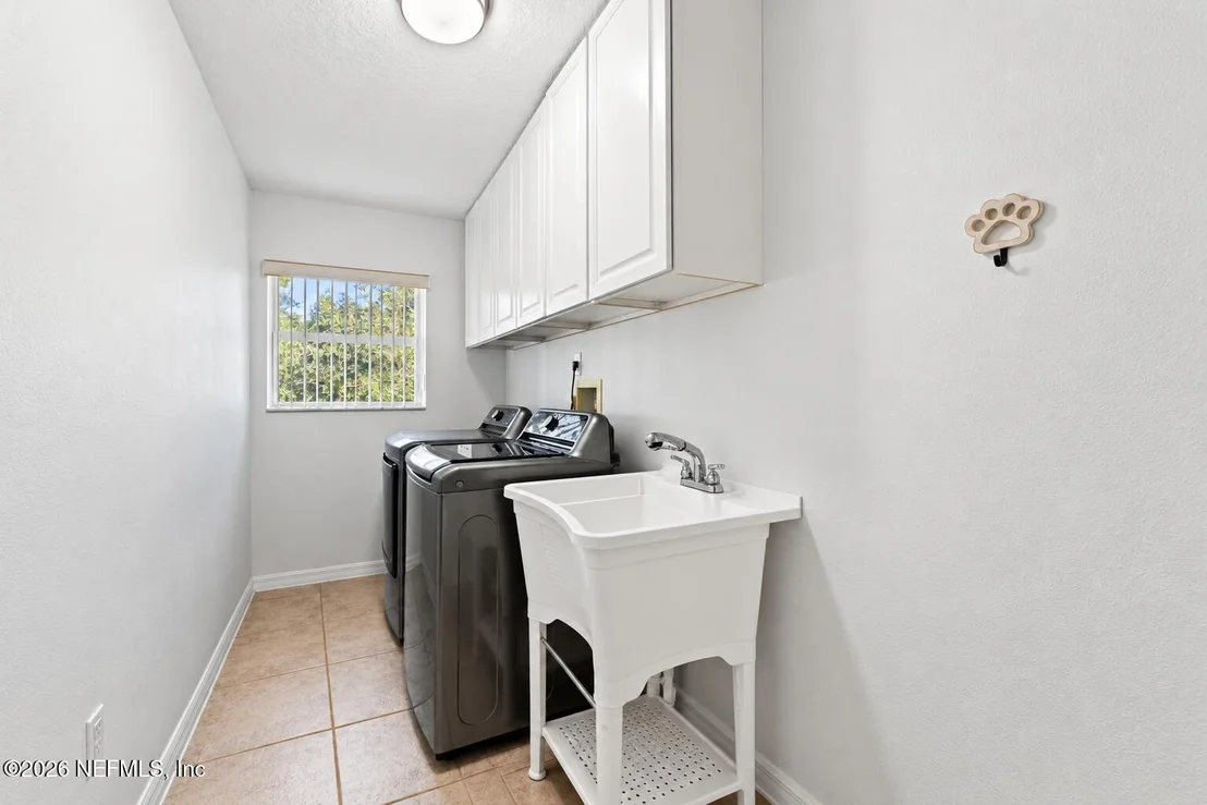 Photo of 8 FIELDSTONE Lane