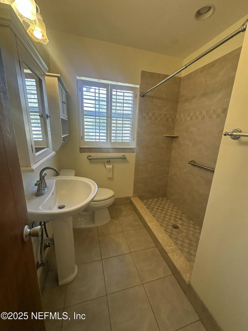Photo of 411 OGLETHORPE Road